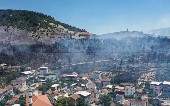 Turkiya shimoli-g‘arbida kuchli yong‘in sodir bo‘ldi, uni o‘chirish uchun 150 dan ortiq texnika kerak bo‘ldi Turkiya shimoli-g‘arbida kuchli yong‘in sodir bo‘ldi, uni o‘chirish uchun 150 dan ortiq texnika kerak bo‘ldi