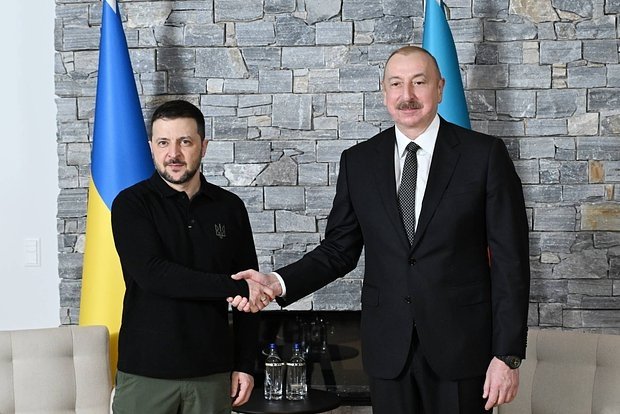 Зеленский Россия билан можарода Озарбайжон президентини қўллаб-қувватлади